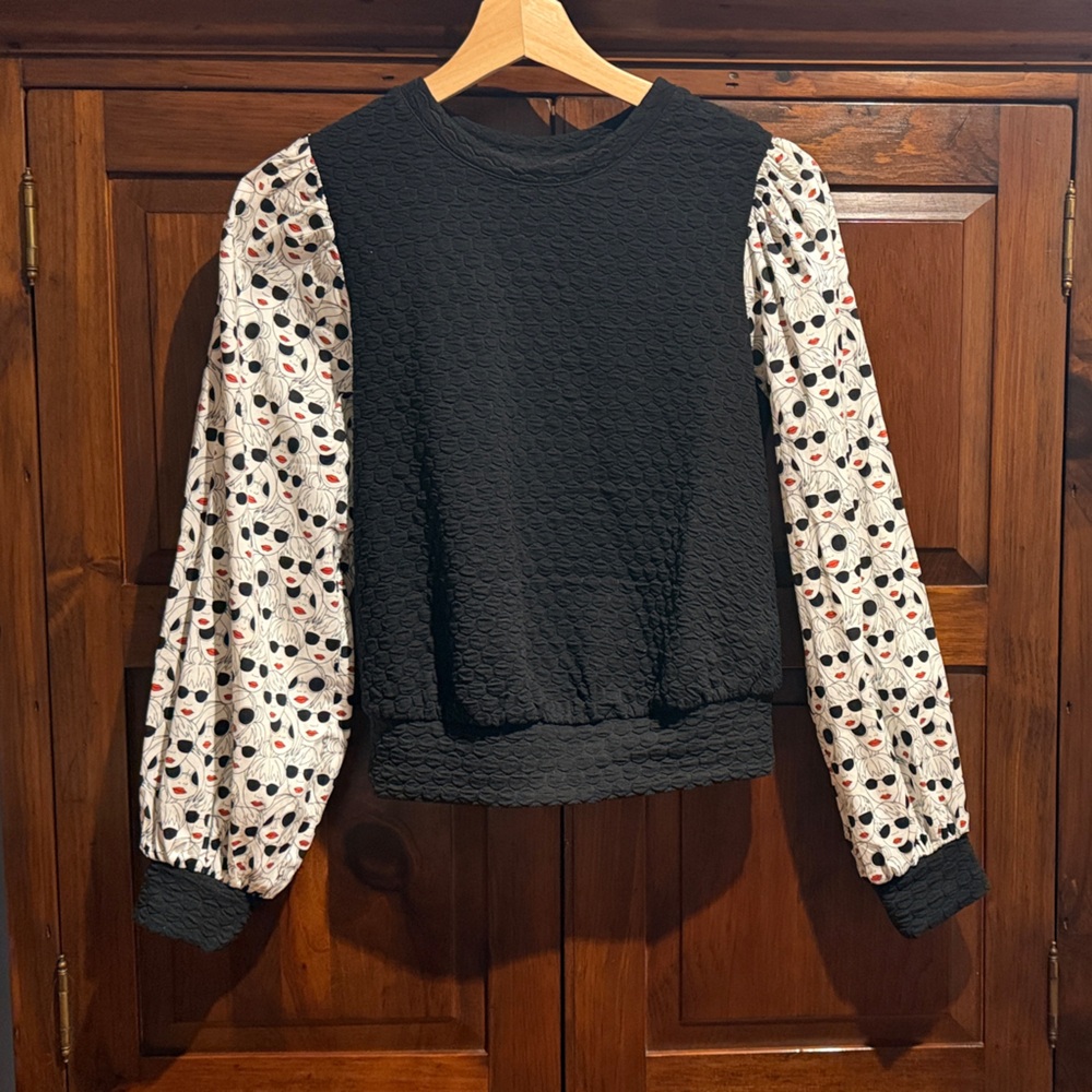 Black Textured Sweater With Patterned Sleeves - image 1